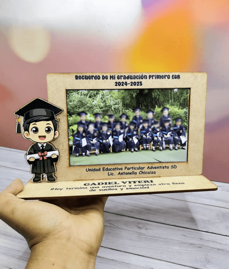 Portarretrato de Graduación Personalizado en MDF – Recuerdo Escolar - Producto personalizado - Izeta Studio