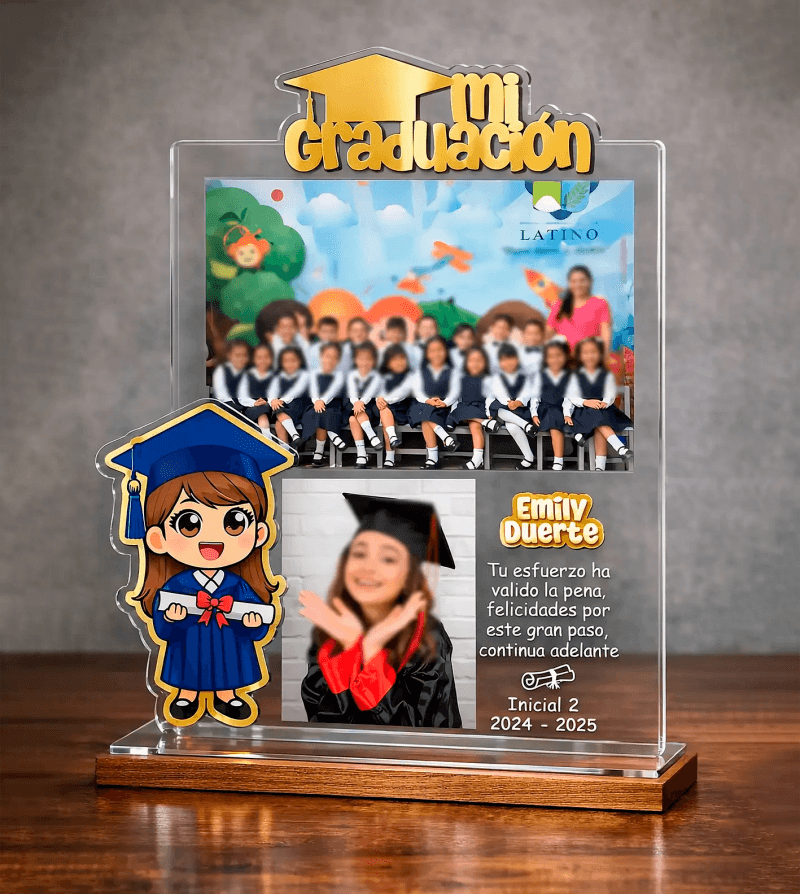 Placa de Graduación Personalizada en Acrílico Transparente con Relieve Dorado Espejo - Producto personalizado - Izeta Studio